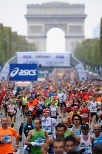 Competitors take the start of the 36th Paris Marathon on April 15, 2012 on the Champs-Elysee avenue in Paris. AFP PHOTO / BERTRAND LANGLOIS